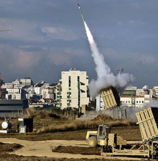 Breaking! Tel Aviv Under Fire. Iron Dome Shoots Down Missile