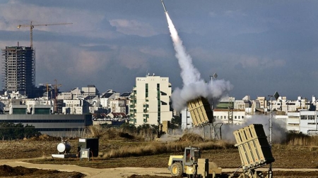 Breaking! Tel Aviv Under Fire. Iron Dome Shoots Down Missile